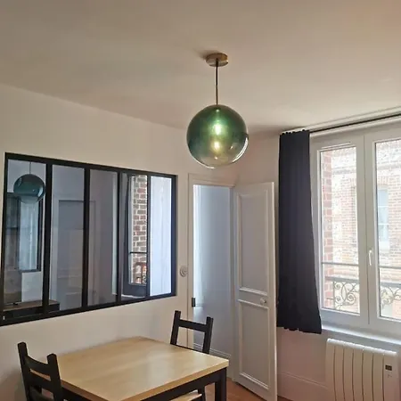 Le Beluga - Proche - *